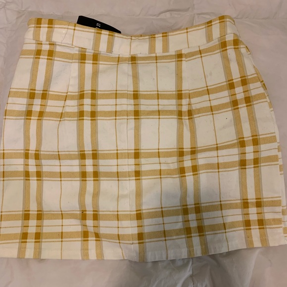 Mini skirts - Picture 2 of 2